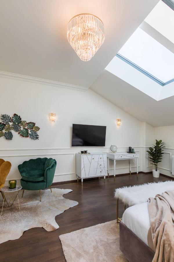 Holt Old Town Luxury Suites Boekarest Buitenkant foto