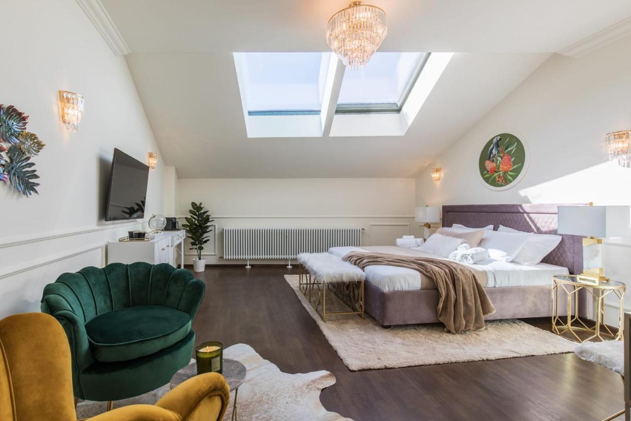 Holt Old Town Luxury Suites Boekarest Buitenkant foto