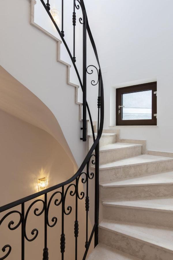 Holt Old Town Luxury Suites Boekarest Buitenkant foto